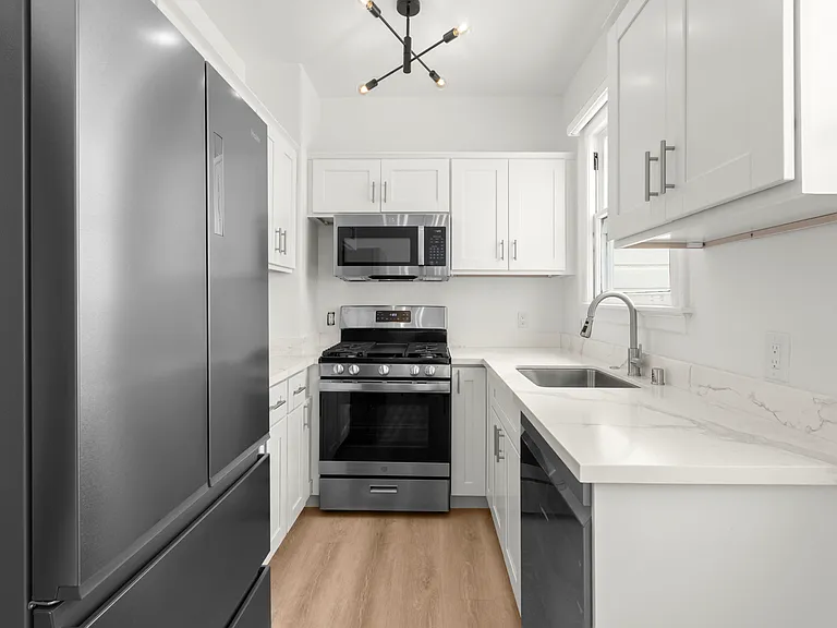 95 Cervantes Blvd #210 — Photo 14
