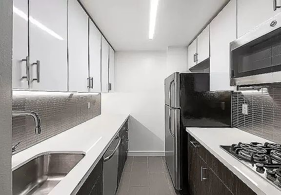 5th image of 184 Lexington Ave APT 4a