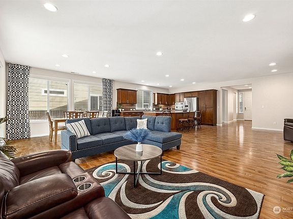 4th image of 14410 192nd Avenue Ct E