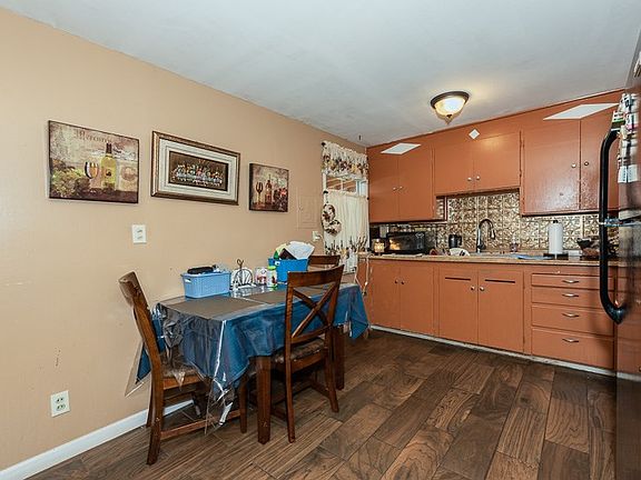 5th image of 1025 Royal Ave