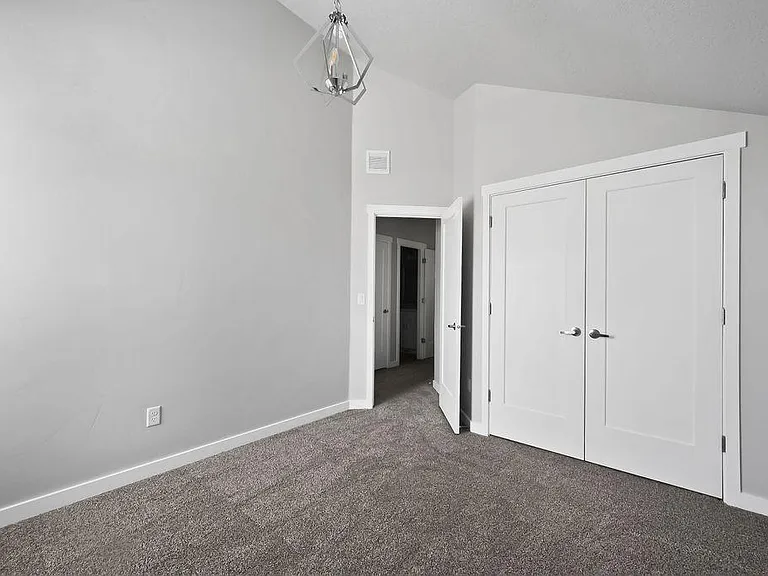 735 E Zekes Ct — Photo 18