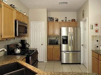4th image of 2316 Grandview Dr