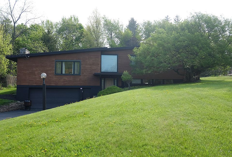 1st image of 105 Windcrest Dr
