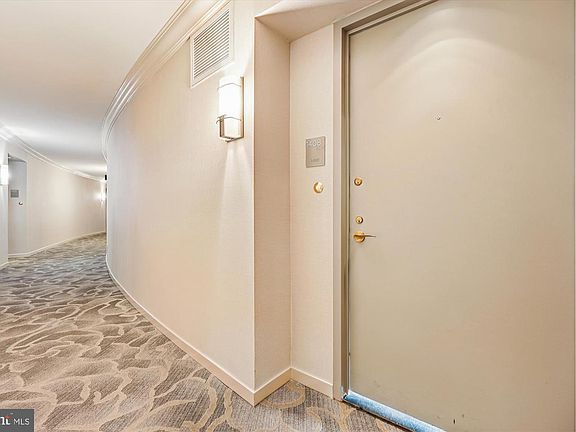 4th image of 4620 N Park Ave APT 1408E