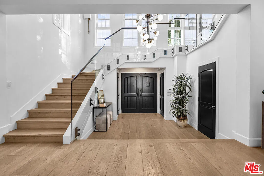 6 bed, 8.0 bath, 8564 sqft, $50,000 — Photo 4