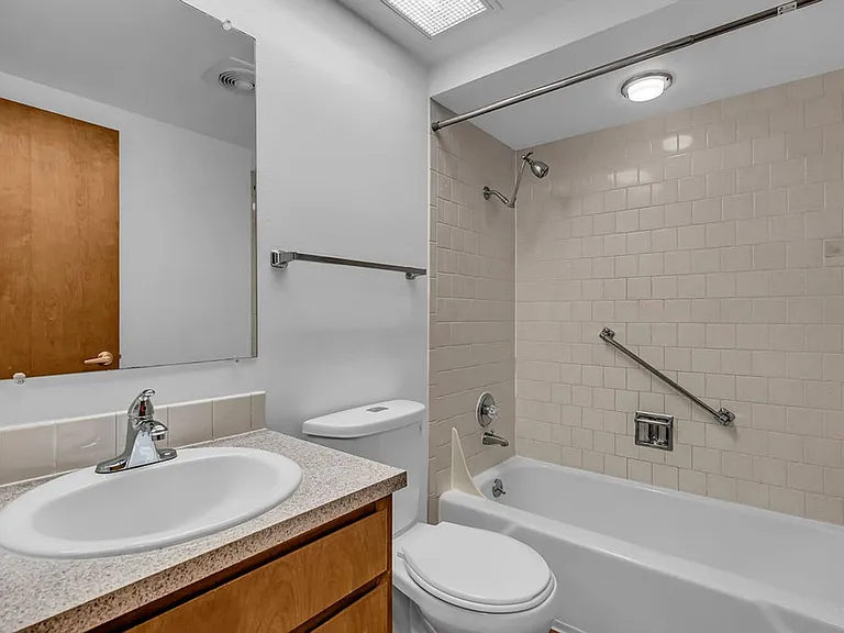 Kingcity Apartments — Photo 64