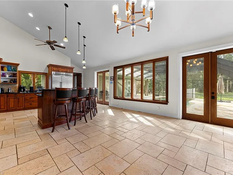 840 Jung Blvd W — Photo 10