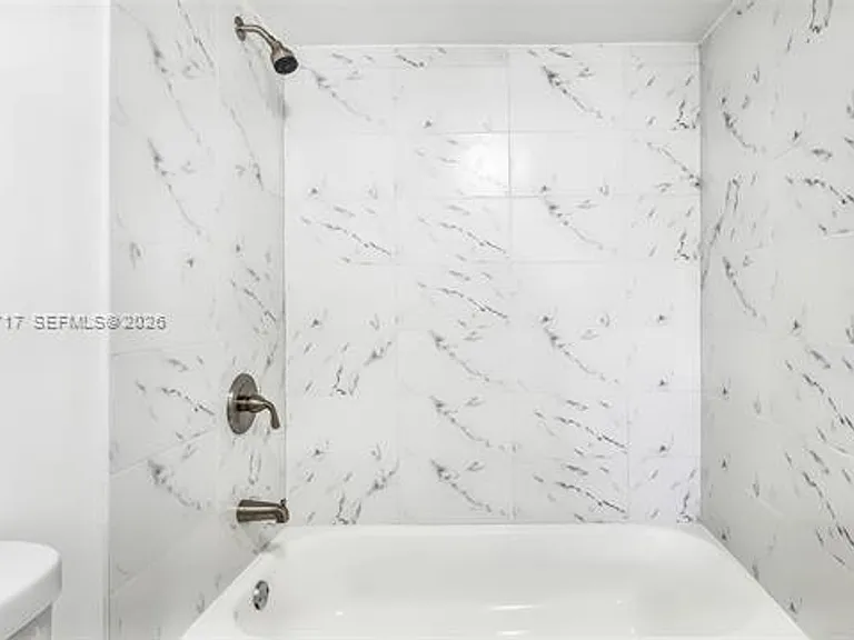 117 E 10th St #117 — Photo 22