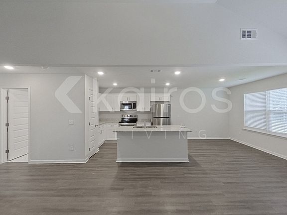 3rd image of 142 Western Red Cedar Dr