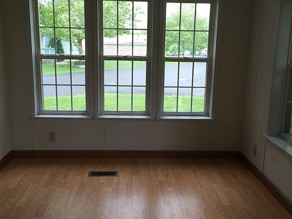 4th image of 148 Bentwood Cir