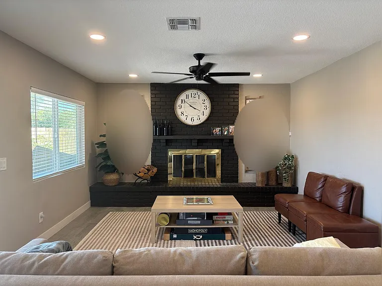 2902 W Straford Dr — Photo 4