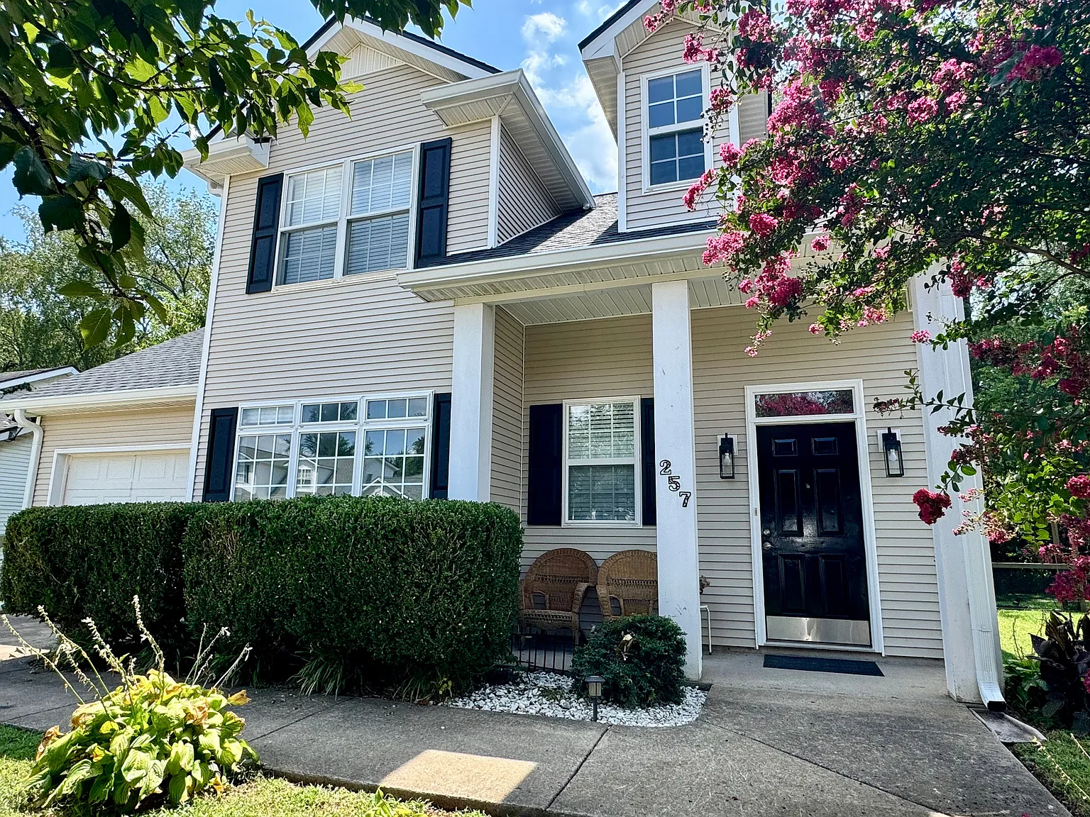 4 bed, 2.5 bath, 1625 sqft, $2,200 — Photo 1