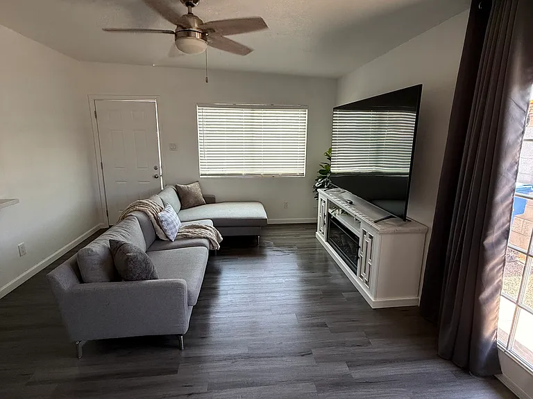 E Tempe Dr — Photo 4