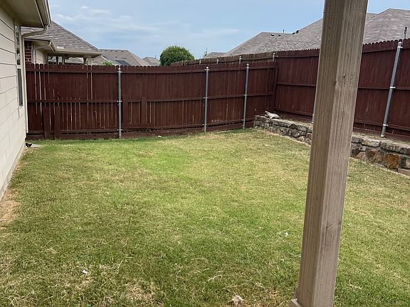 5th image of 2824 Castle Creek Dr