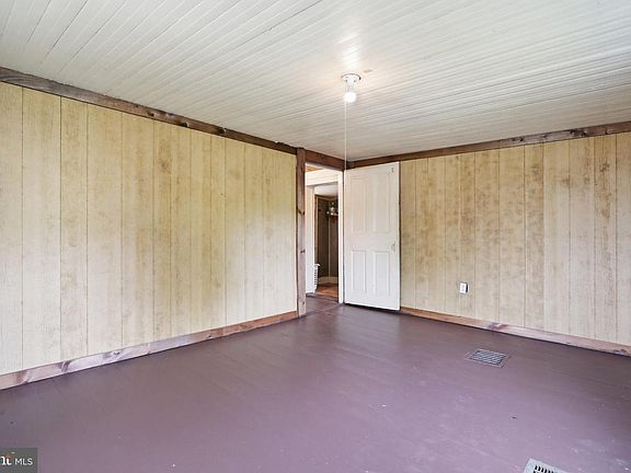 4th image of 4651 Leetown Rd