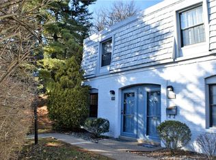 1014 Pennsbury Blvd, Pittsburgh, PA 15205