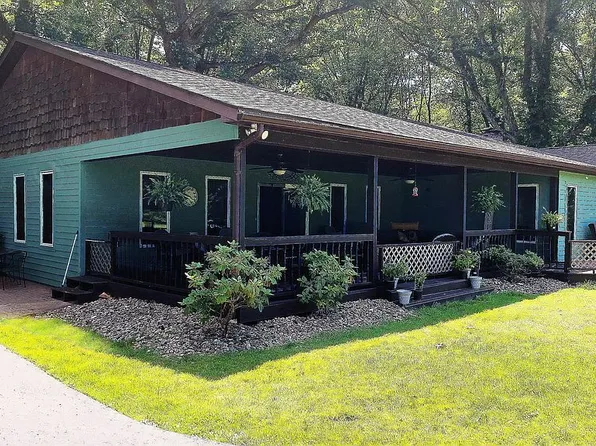 2140 Trout Island Rd, Hermitage, PA 16148