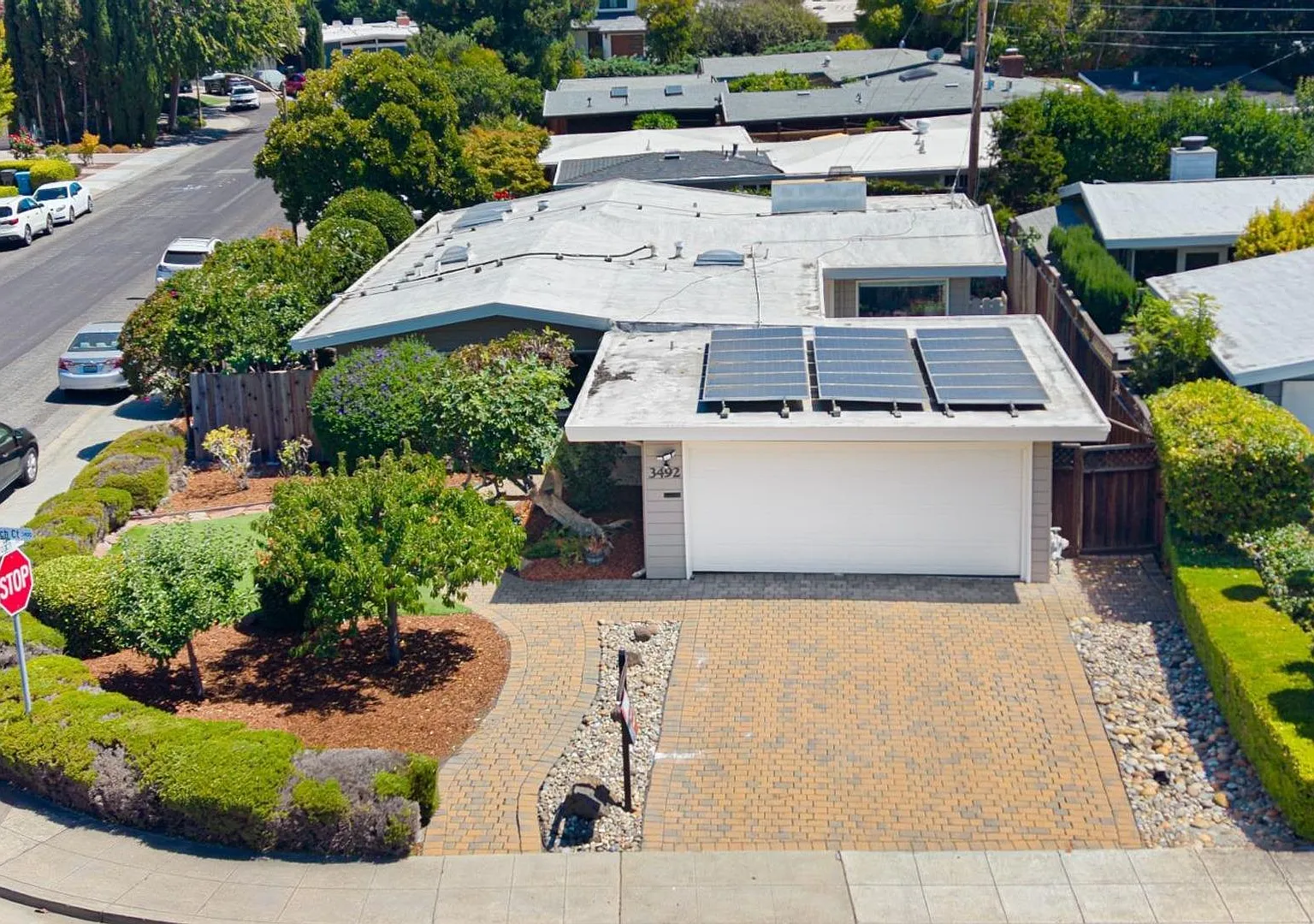 Updated 4BR Palo Alto Home with Central A/C & Two Private Outdoor Spaces — Photo 4
