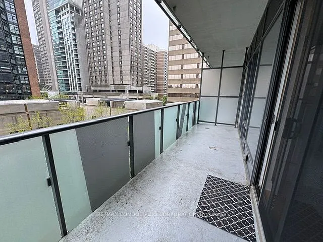 1080 Bay St #409 — Photo 11