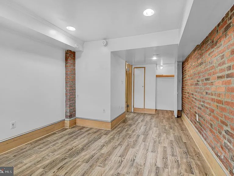 1118 Girard St NW #B — Photo 9