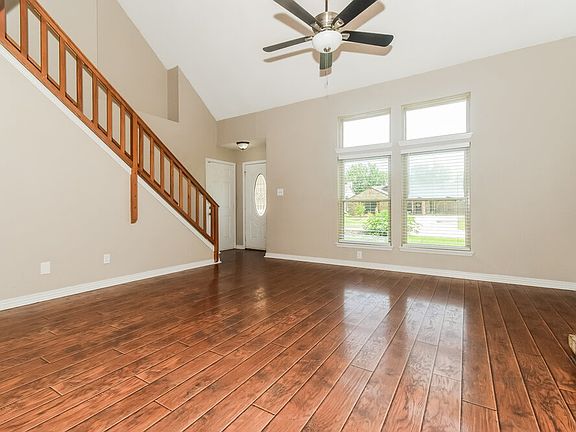 5th image of 511 Rosewood Ln
