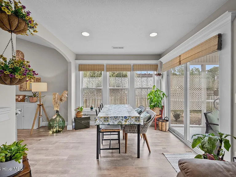 508 Azalea Dr — Photo 24
