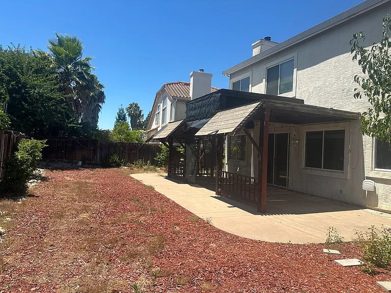 2104 Lynwood Way — Photo 34