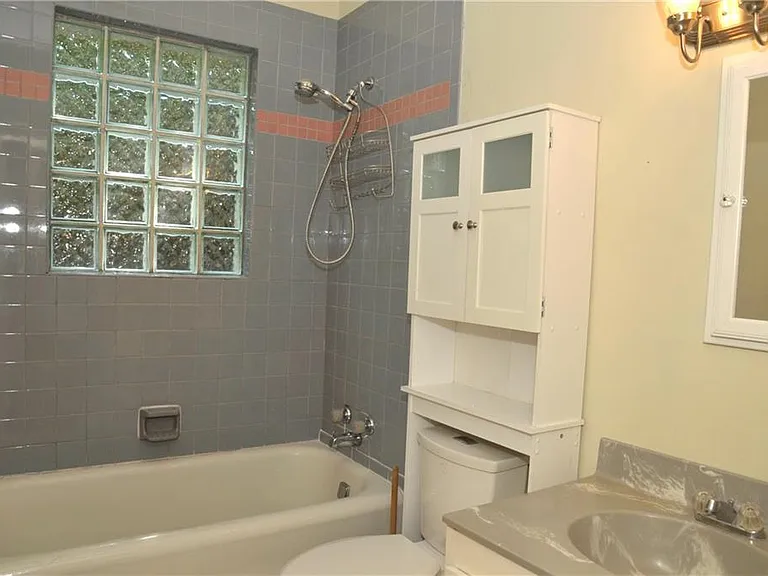 602 Sherwood Rd NE — Photo 17