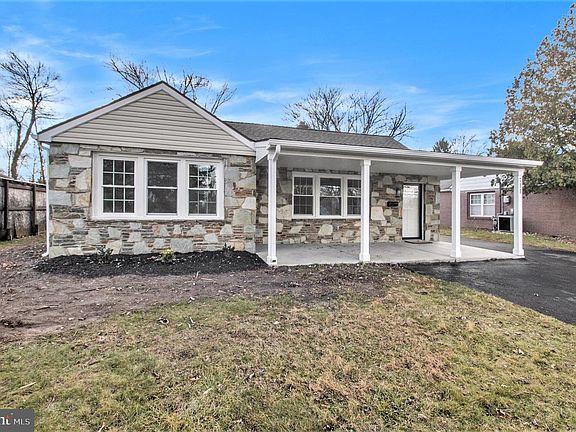 3rd image of 711 W County Line Rd