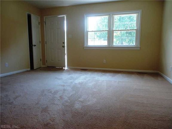 3rd image of 393 Nicewood Dr