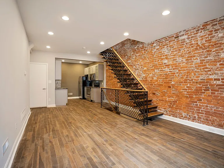 2515 Ingersoll St — Photo 6