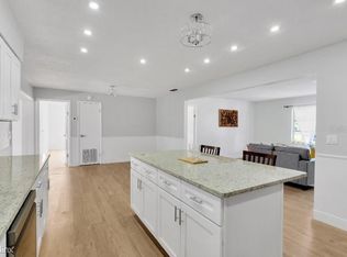 11009 Forest Hills Dr, Tampa, FL 33612