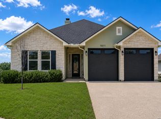1811 Chateau Ln, Kerrville, TX 78028