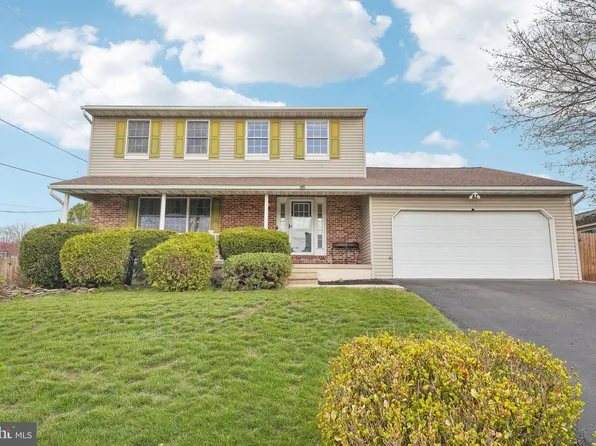2 Heather Ct, Douglassville, PA 19518