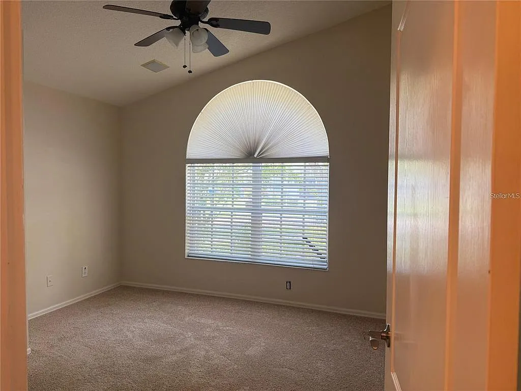 3 bed, 2.0 bath, 2070 sqft, $3,700 — Photo 3