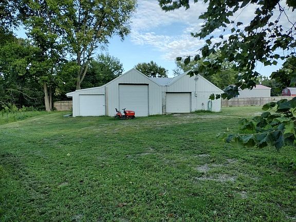 4th image of 9025 Summit Dr