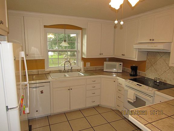 Room for 2 and guests at bar