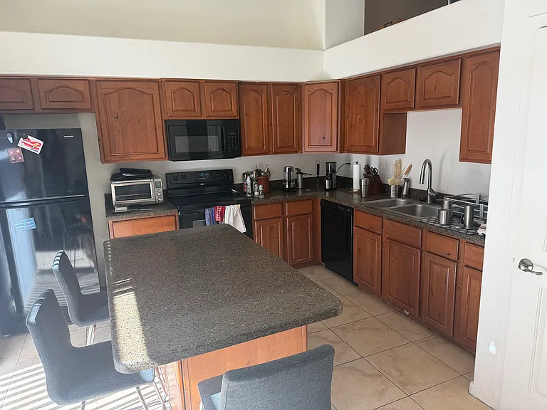 305 S Wilson St — Photo 4