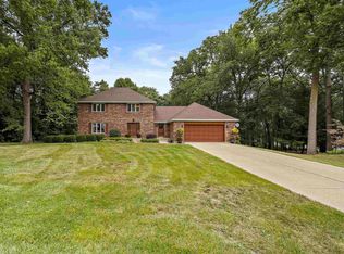 692 Sioux Dr, Freeport, IL 61032