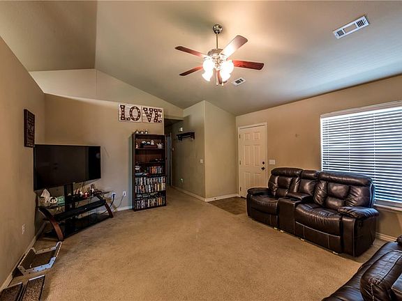 4th image of 710 Iroquois Dr