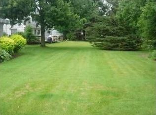 38 Ransom Oaks Dr, East Amherst, NY 14051