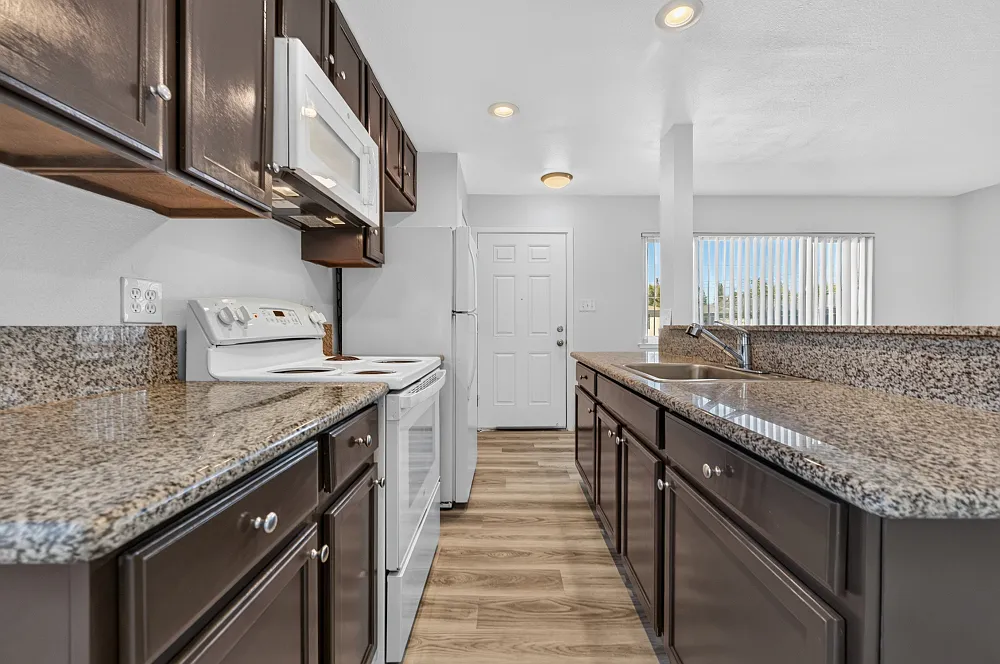 3 bed, 1.5 bath, 925 sqft, $1,895 — Photo 3