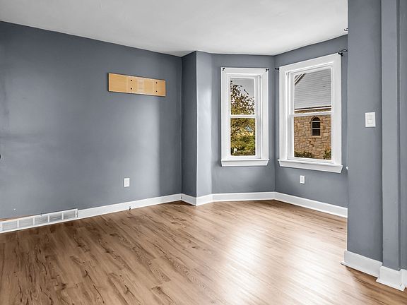3rd image of 3 Cleveland St