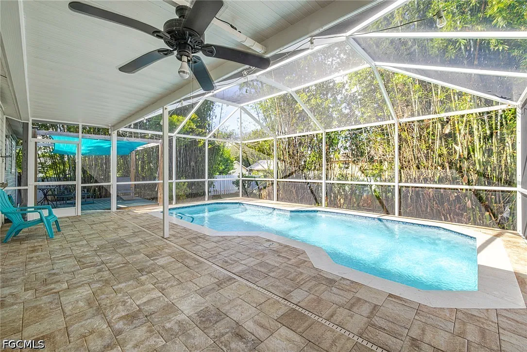 3 bed, 2.0 bath, 1252 sqft, $2,850 — Photo 2