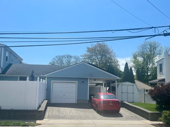 104 Golding Ave, West Babylon, NY 11704