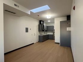 1-264 Ottawa St N