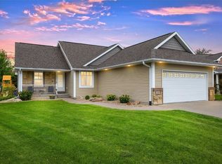 1302 Deer Run Dr NE, Cedar Rapids, IA 52402