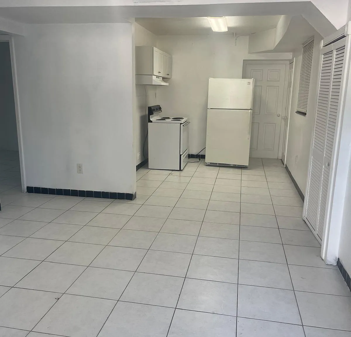 3 bed, 950 sqft, $2,100 — Photo 2
