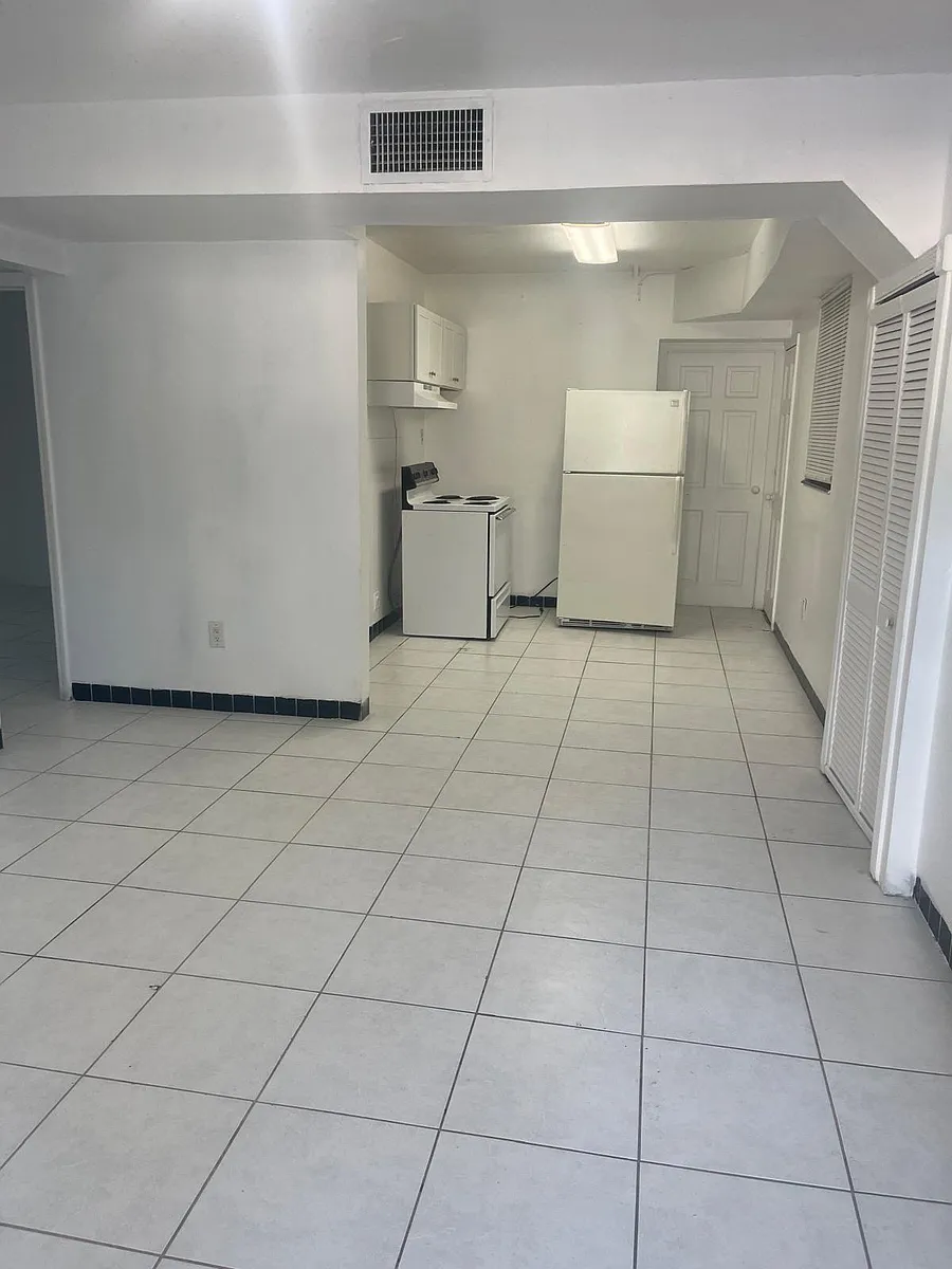 Building Photo - 4950 N Miami Ave #B