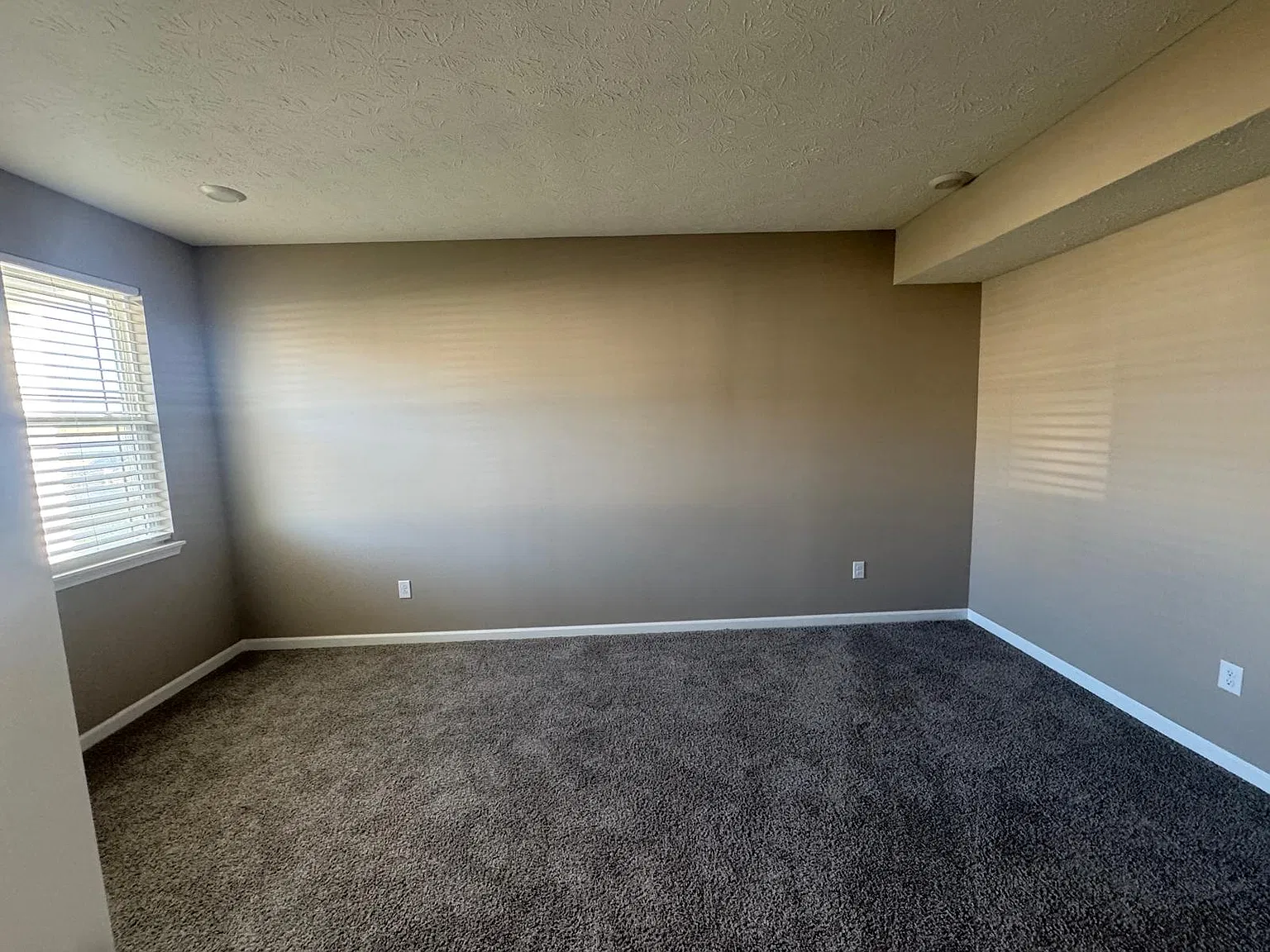 5 bed, 3035 sqft, $2,595 — Photo 2